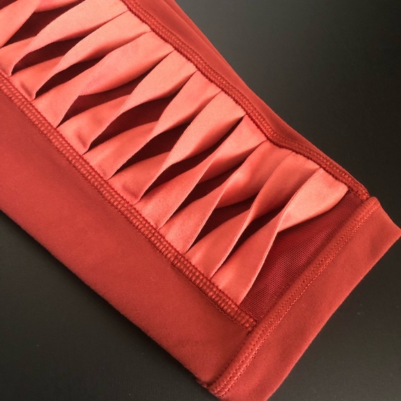 NWOT Athleta salutation Stash Pocket II Twist 7/8 Leggings - Picture 8 of 9